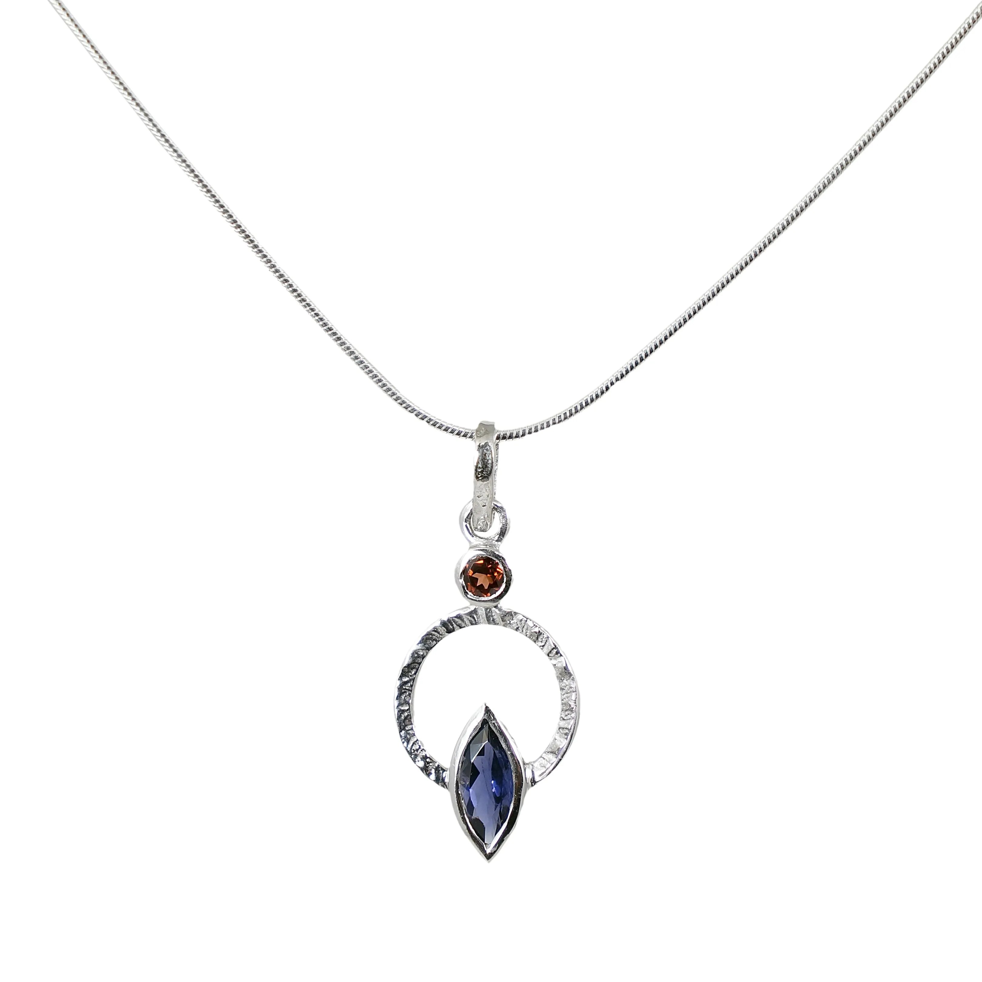 Q Necklace Silver, White Rhodium