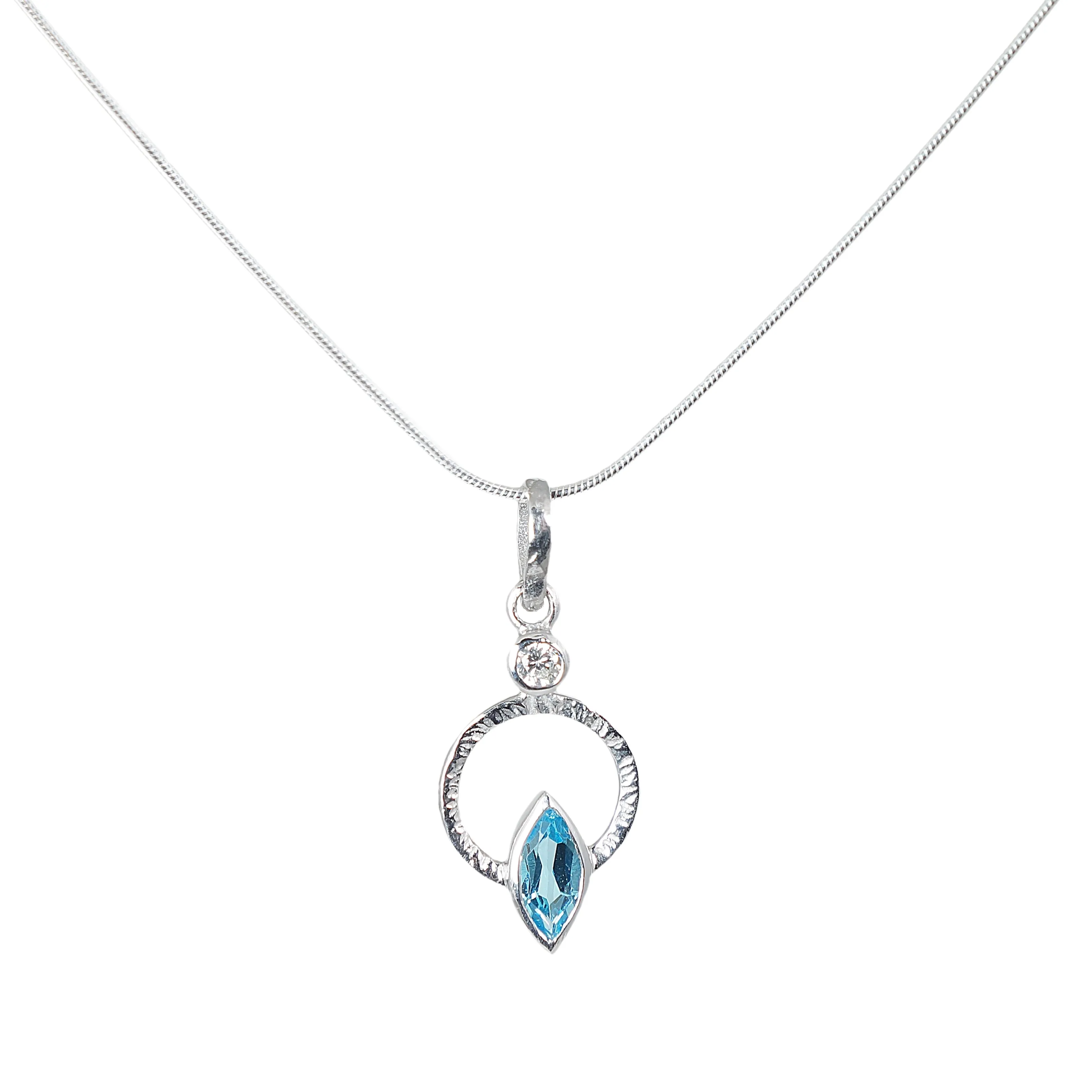 Q Necklace Silver, White Rhodium